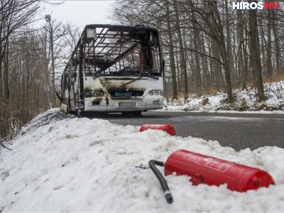 Kiégett a Kecskemét és Eger között menetrend szerint közlekedő autóbuszjárat