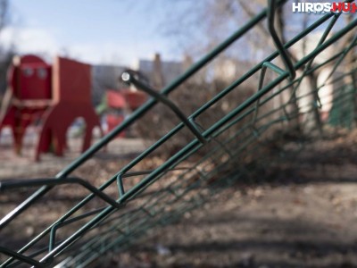 Márciusban helyreállítják a Szimferopol téri kerítést