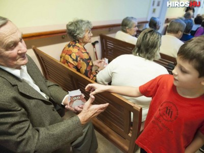 Idősek Világnapja alkalmából köszöntötték az Őszirózsa Gondozóház lakóit