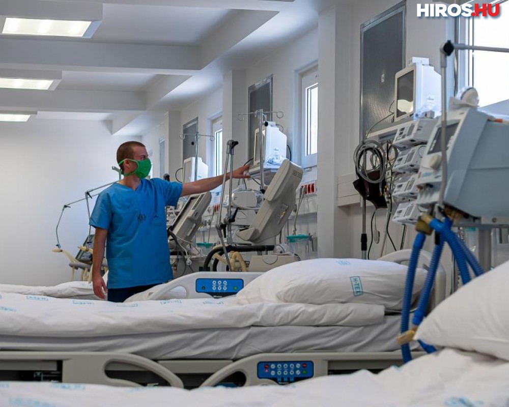 Sajtóbejárást tartottak a kiskunhalasi mobil járványügyi kórházban - VIDEÓVAL