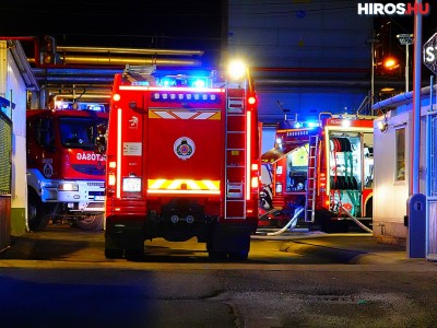 Több mint 50 tűzoltó küzd a lángokkal Szentesen