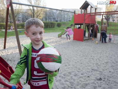 Elkerítik és bekamerázzák a Szimferopol teret