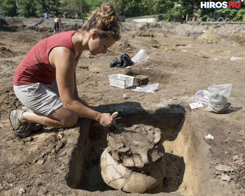 Közel 4000 éves urnatemetőt találtak a Balaton utcában