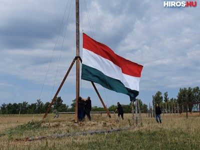 Bugacon félárbocra engedték a magyar zászlót