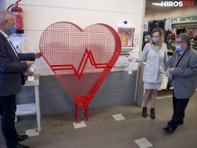 Kupakgyűjtő szív került a piaccsarnokba - videóval