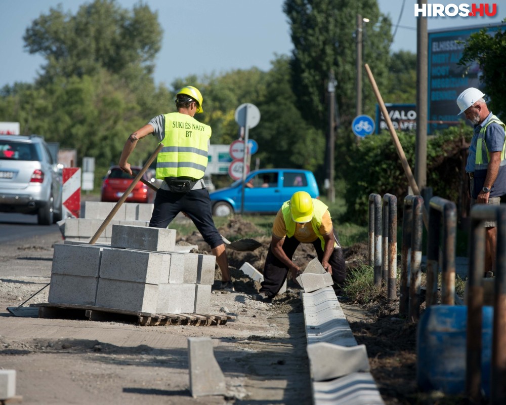 Napokon belül elkezdődik a Szolnoki út aszfaltozása