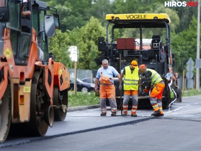 Jelentős útfelújítások zajlanak a Széchenyivárosban