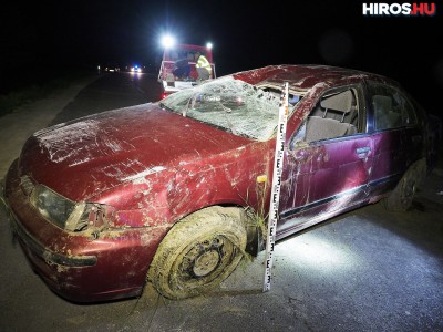 Életveszélyesen megsérült a sofőr, aki kirepült az autójából Szakmár közelében