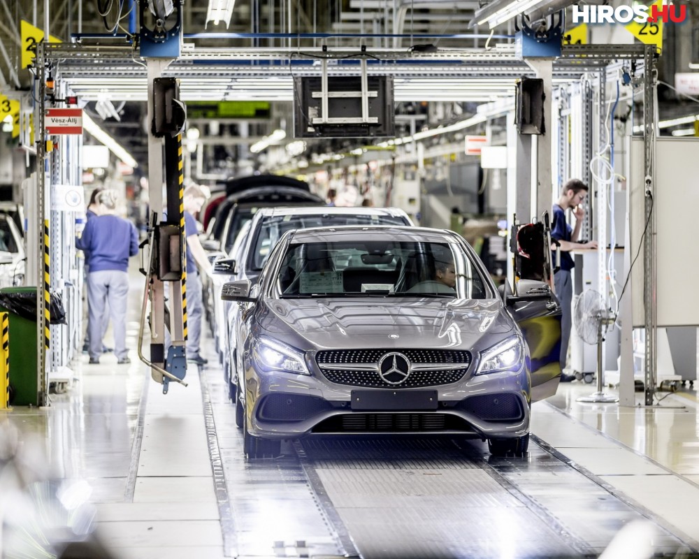 Több tucat pozícióra keres mérnököket a Mercedes-gyár
