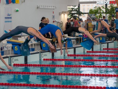 Rangos nemzetközi úszóverseny a Kecskeméti Fürdőben