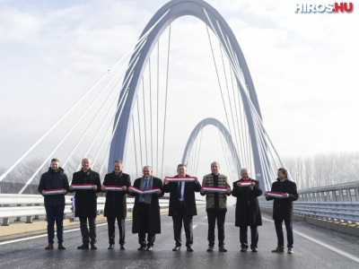 Átadták az új Tiszaugi-hidat 