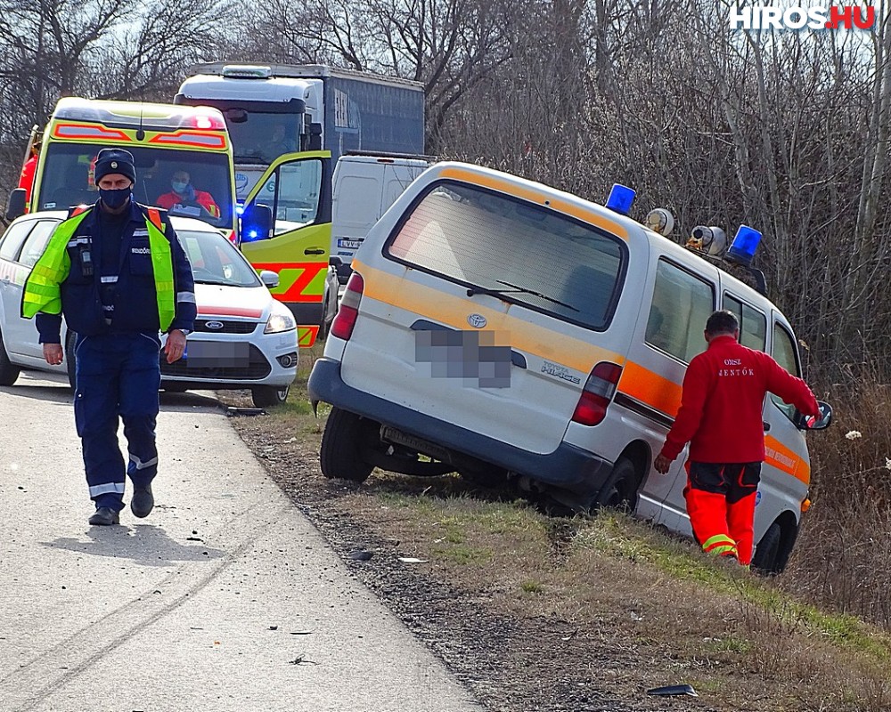 Mentőautó és sörszállító ütközött össze Kiskunfélegyházánál