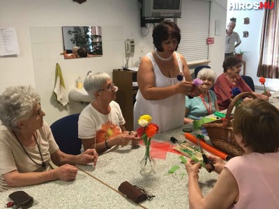 Kézműves foglalkozást tartottak a SION Nyugdíjasházban