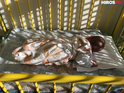 Örökbefogadták a kórház csecsemőmentő inkubátorában hagyott kisfiút