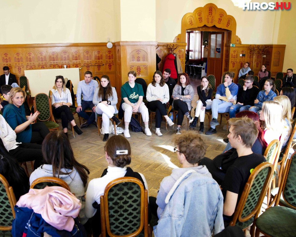 Diákönkormányzati fórumot rendeztek az Ifjúsági Otthonban