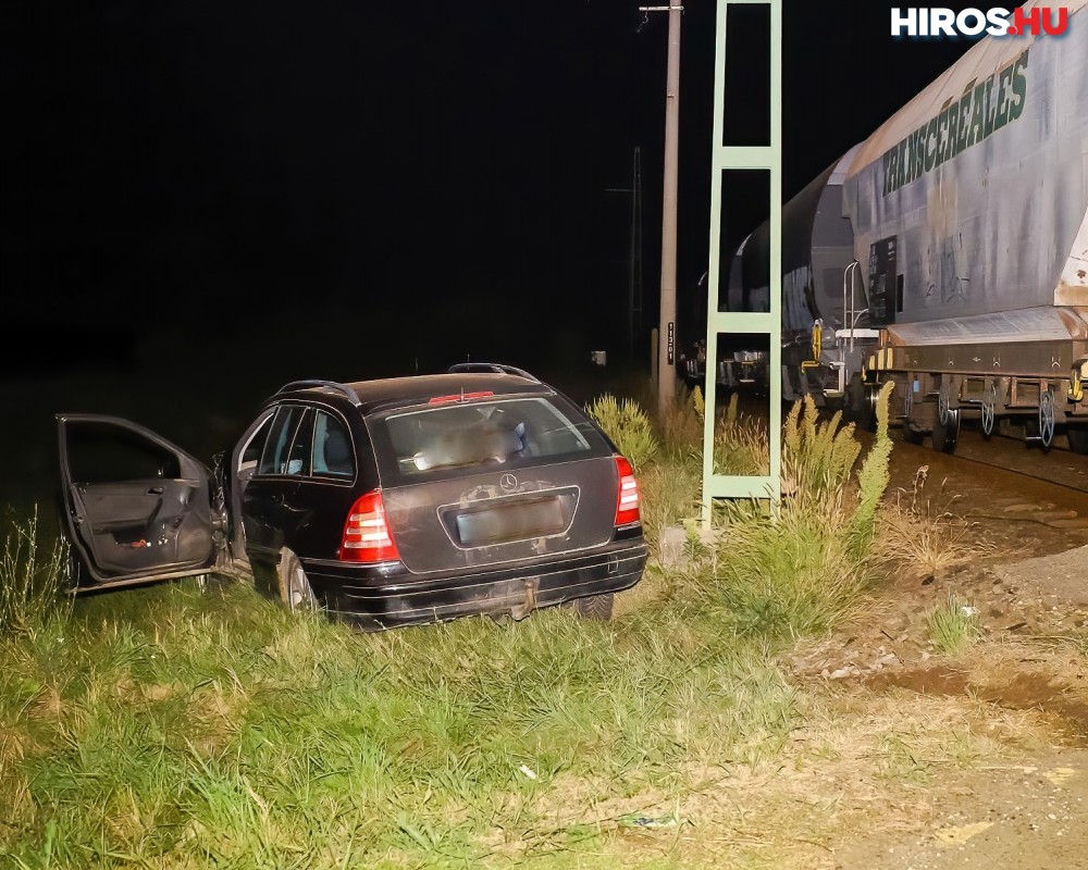 Tehervonatnak csapódott egy autó Soltvadkert határában