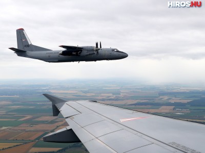 Kötelékrepüléssel búcsúztatták az AN-26-os katonai teherszállítót - videóval
