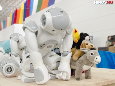 Programozható robotot kapott a kiskunfélegyházi térség 38 iskolája