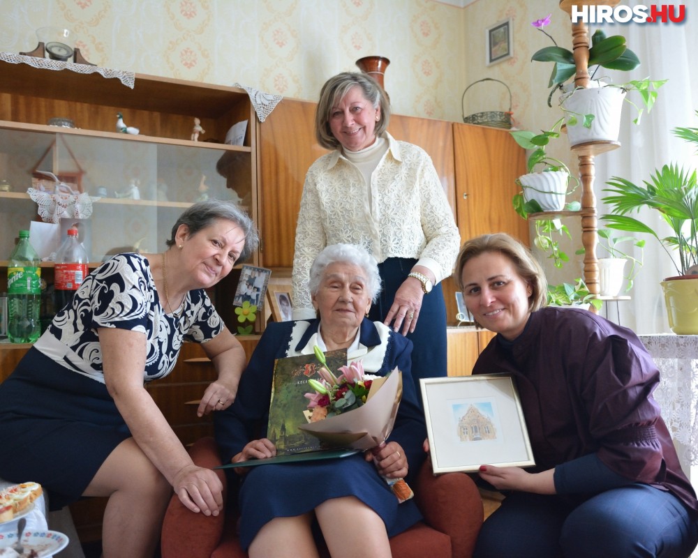 90. születésnapján köszöntötték Eszti nénit