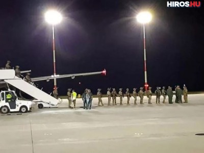 Kecskeméten szálltak le az Afganisztánból kimenekített katonákat szállító repülők