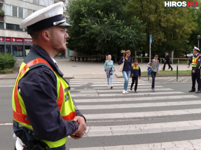 Rendőrök segítették a közlekedést az iskolakezdés napján