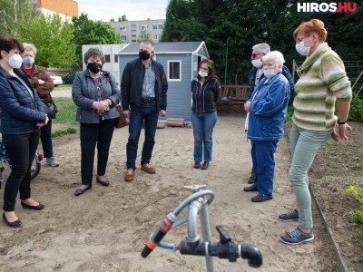 Szezonnyitó kertlátogatás a Széchenyivárosban