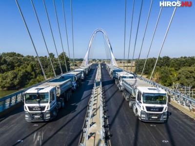 22 kamion az új Tiszaugi-hídon – Videóval