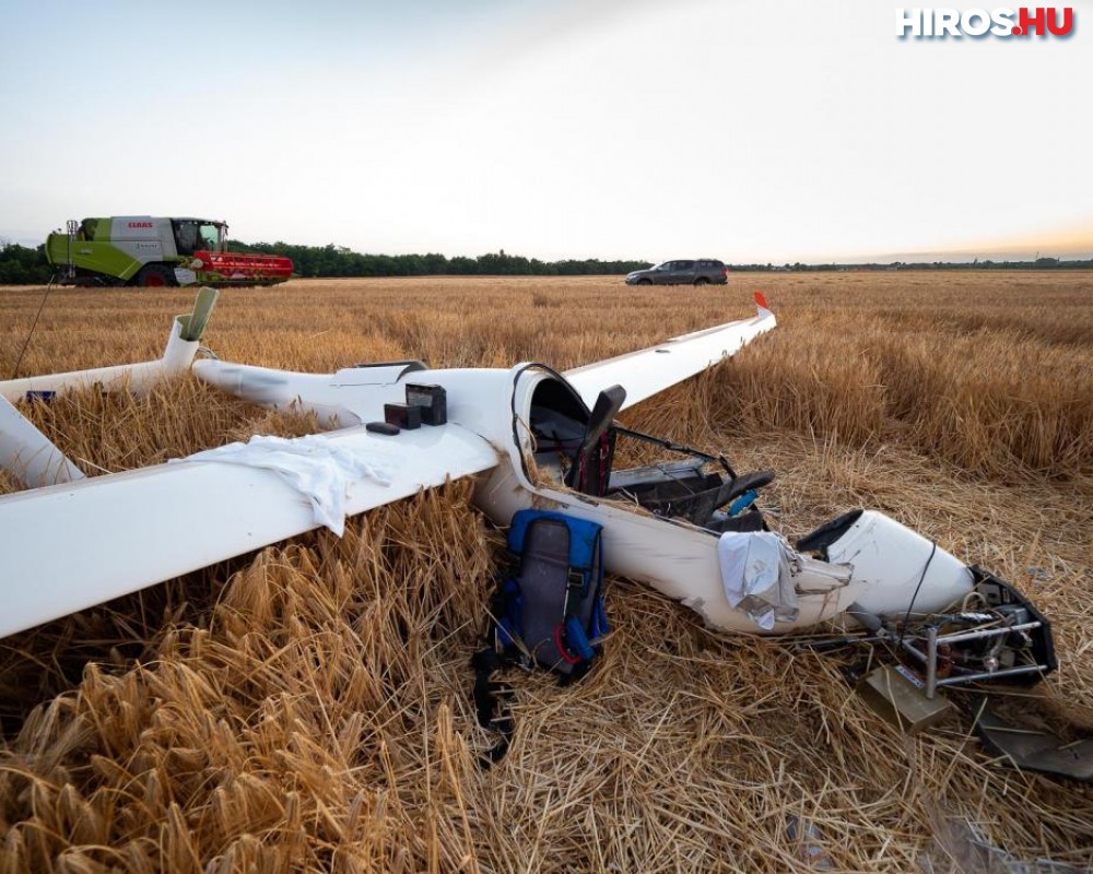 Képek és részletek az apostagi repülőgép-balesetről