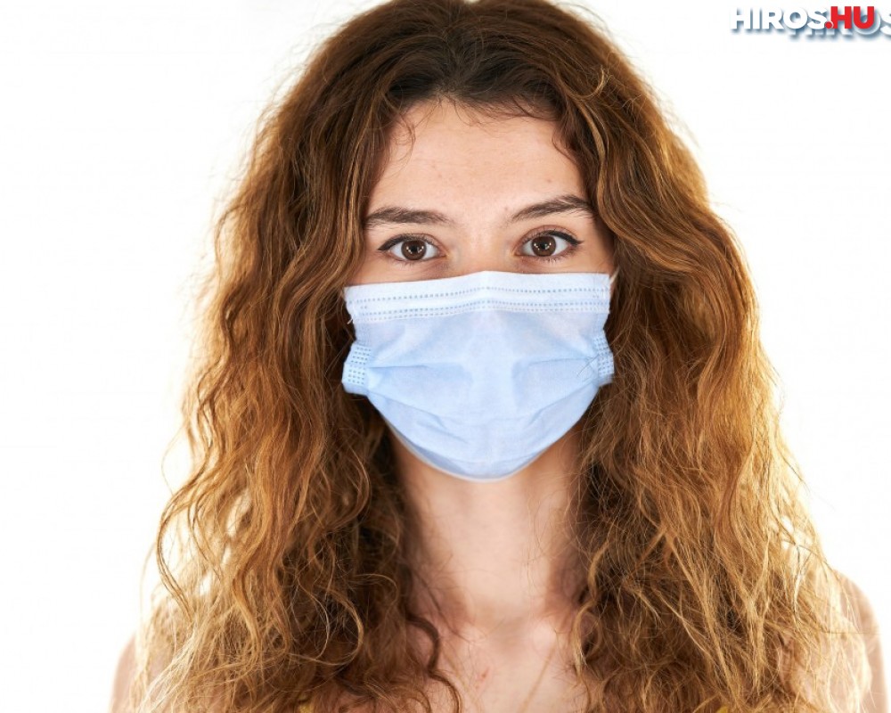 Immunológus: a maszk és a távolságtartás csökkenti megfertőződés esélyét