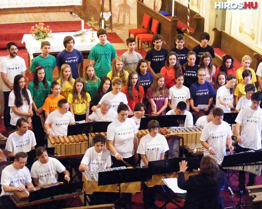 A Parafónia zenekar ad koncertet az evangélikus templomban