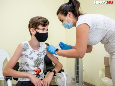 Folyamatos a 12-18 éves korosztály oltása és a harmadik vakcinák beadása 