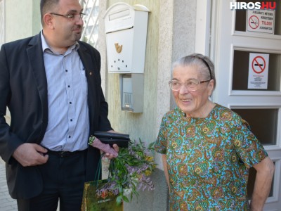 A 90 éves Rózsika nénit köszöntötték a Sion Házban