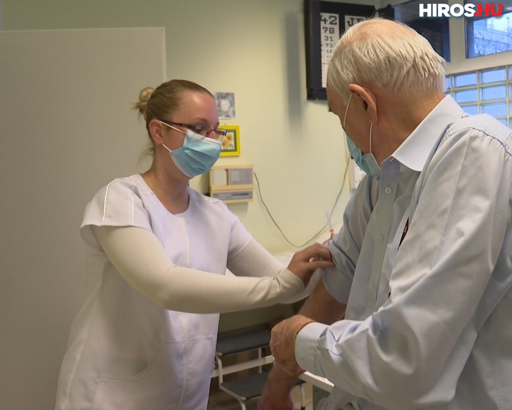 Sorra veszik fel az idősek a tüdőgyulladás elleni oltást - videóval