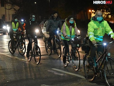 Szájmaszkos biciklisek szállták meg a Kiskörutat csúcsidőben