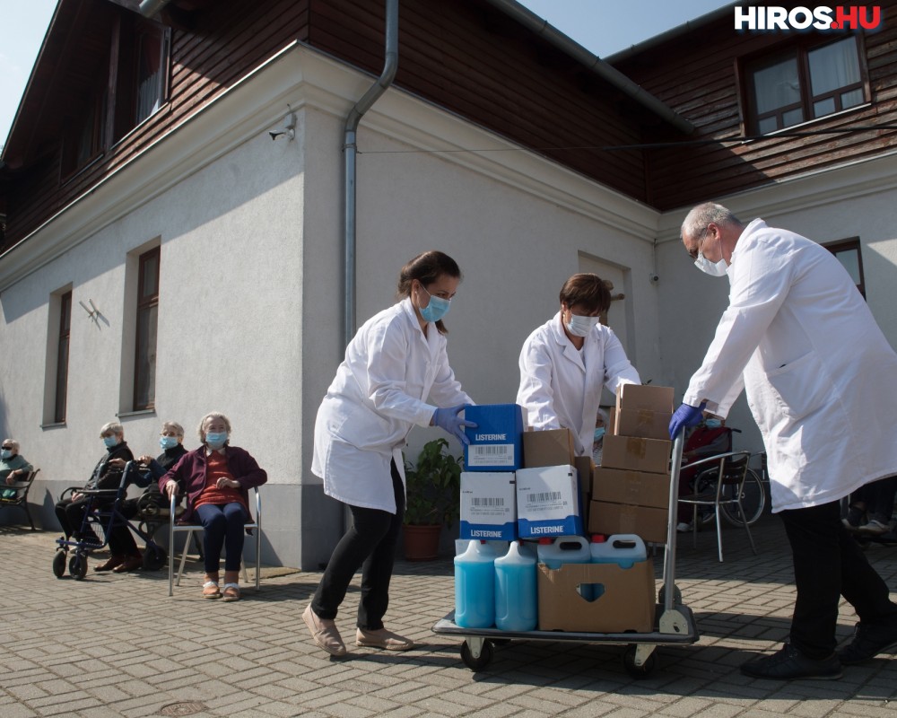 Idősotthonoknak segít a Nemzeti Humanitárius Koordinációs Tanács