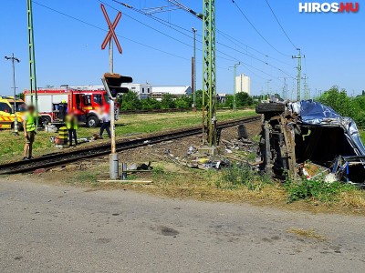 Vonattal ütközött, a helyszínen szörnyethalt a 17 éves sofőr