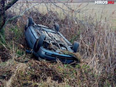 Olajon csúszott meg egy autó Kiskőrös közelében