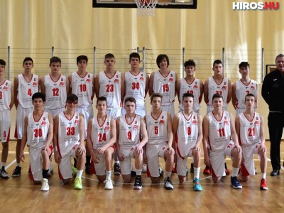 Öt korosztályos válogatott a Kosárlabda Akadémia kadett fiúcsapatában 