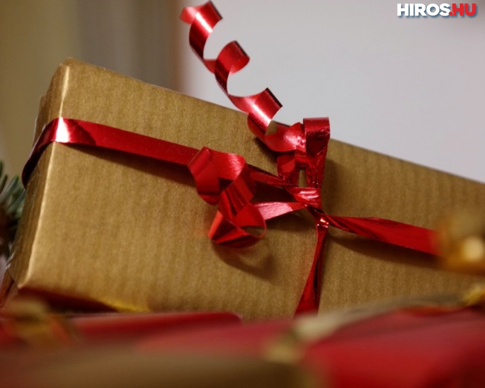 Így cserélhetjük ki a karácsonyi ajándékokat - videóval