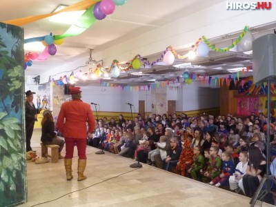 Farsangi színházi előadás értelmi sérült gyerekeknek