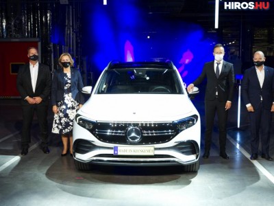 Bemutatták a kecskeméti Mercedes-gyárban az ország első tisztán elektromos autóját – Videóval
