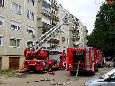 Egy panelház 3. emeleti lakásában ütött ki tűz Csongrádon