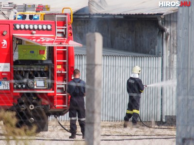 Tűz volt egy raktárépületben Kiskunhalasnál