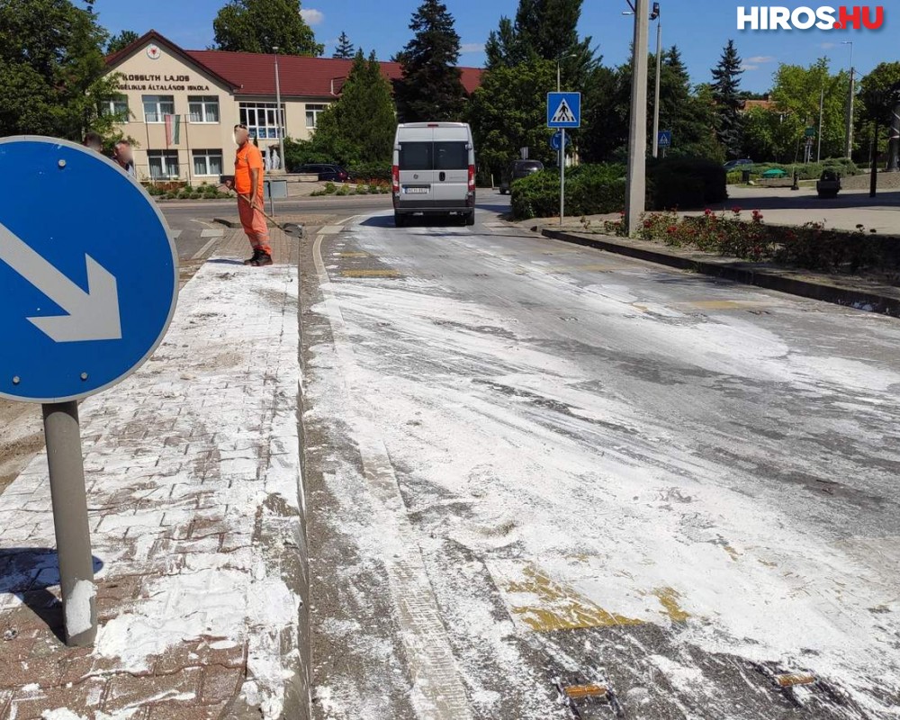 Oltott mész borult az úttestre Soltvadkerten