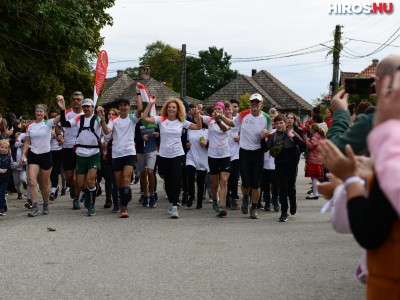 Petőfi-emlékév - A Kiskőrösről indult jótékonysági futás célba ért az erdélyi Koltón