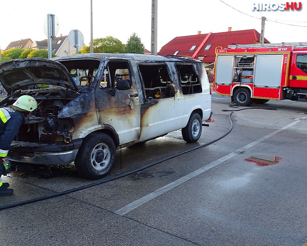 Kigyulladt egy gázos kisbusz, az üzemanyag nem robbant fel