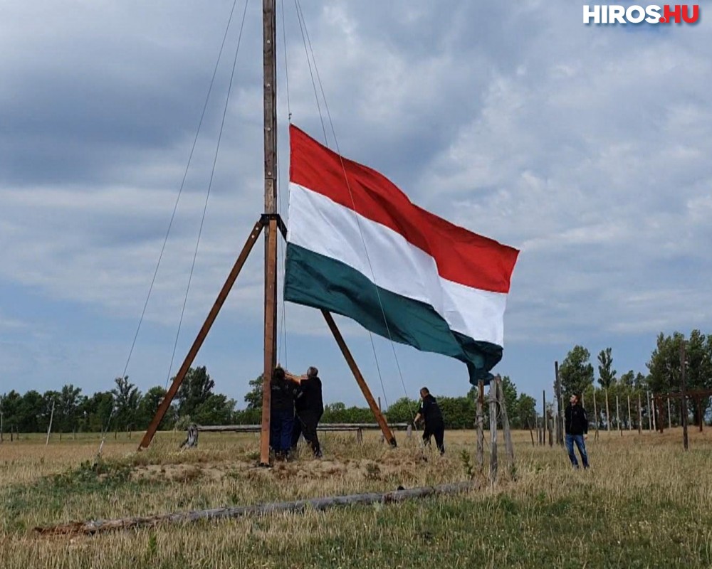 Bugacon félárbocra engedték a magyar zászlót