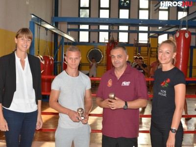 Az ifjúsági ökölvívó világbajnokságon ezüstérmet szerzett Orbán Adriánt köszöntötték