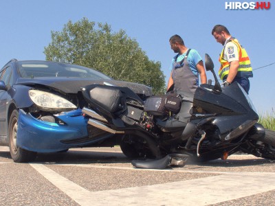 Motorost gázolt egy személyautó a Jánoshalmi bekötőúton