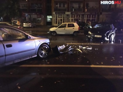 Két autó ütközött össze a Március 15-e utcán